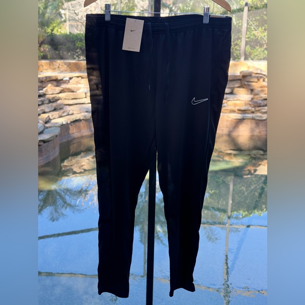 NIKE WOMENS DRI FIT ACADEMY PANTS (XL) DR1671-010